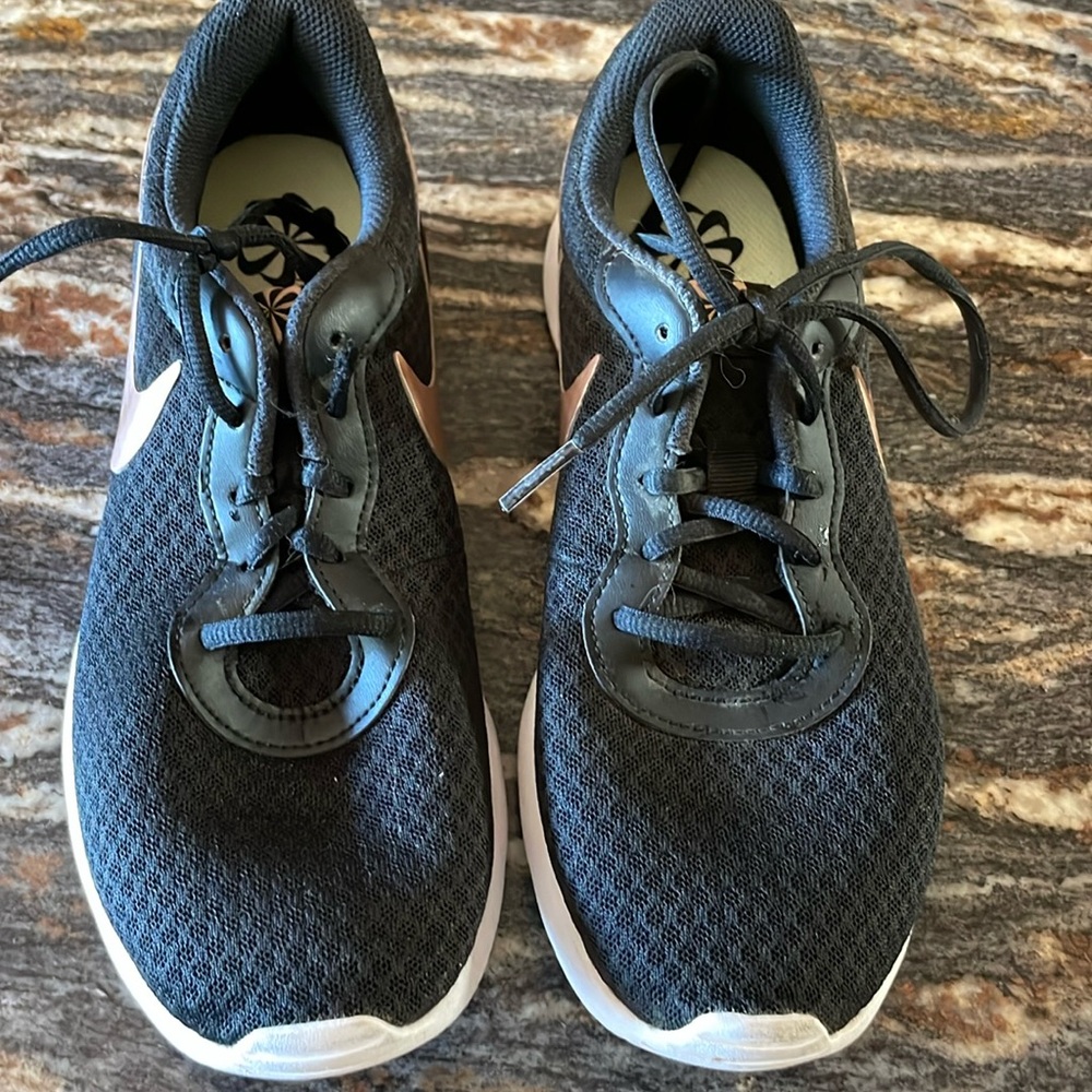 Womens Black Nike running shoes. Like new